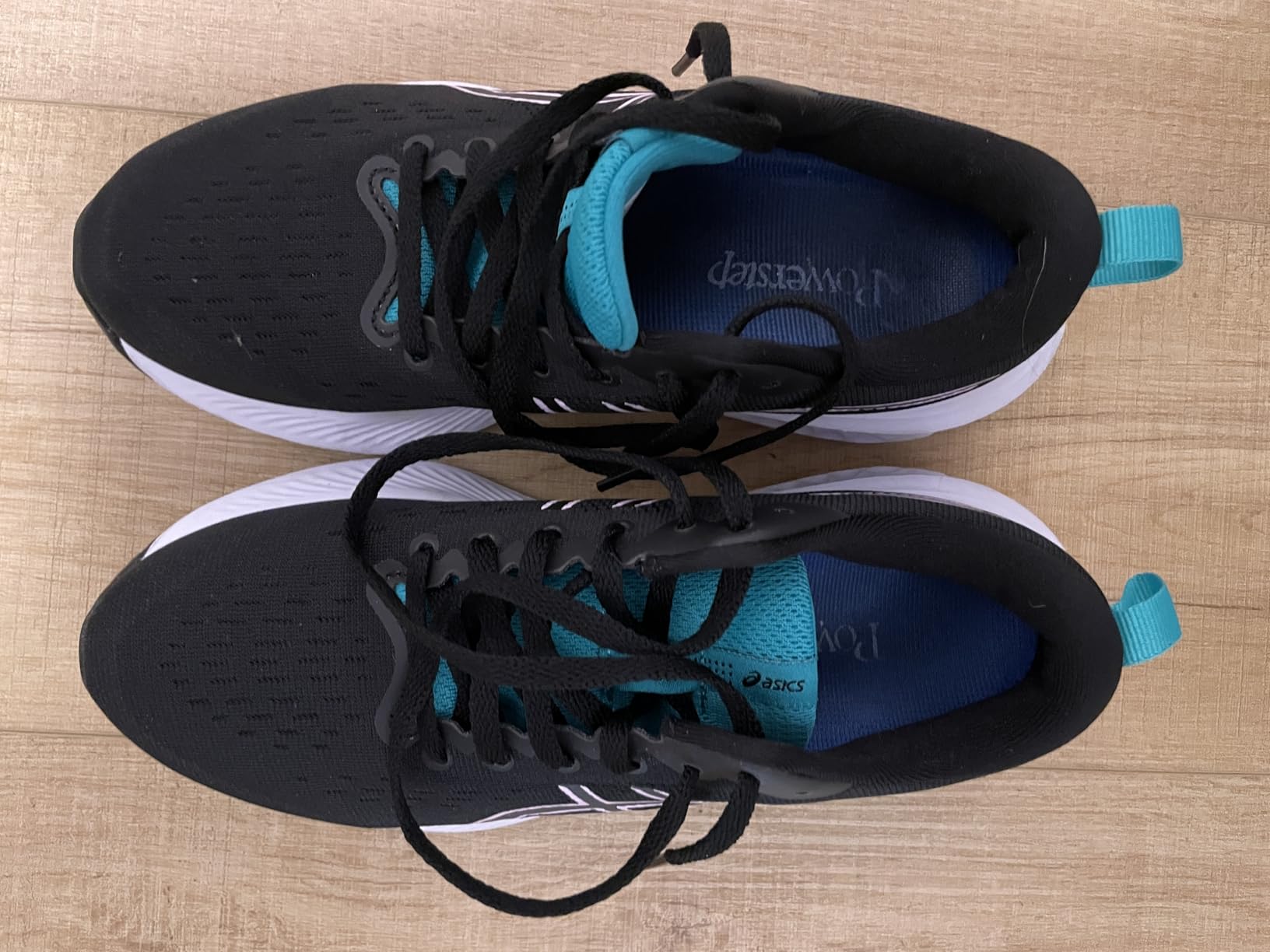 ASICS Gel-Excite 10 sole and midsole technology showing AMPLIFOAM PLUS cushioning