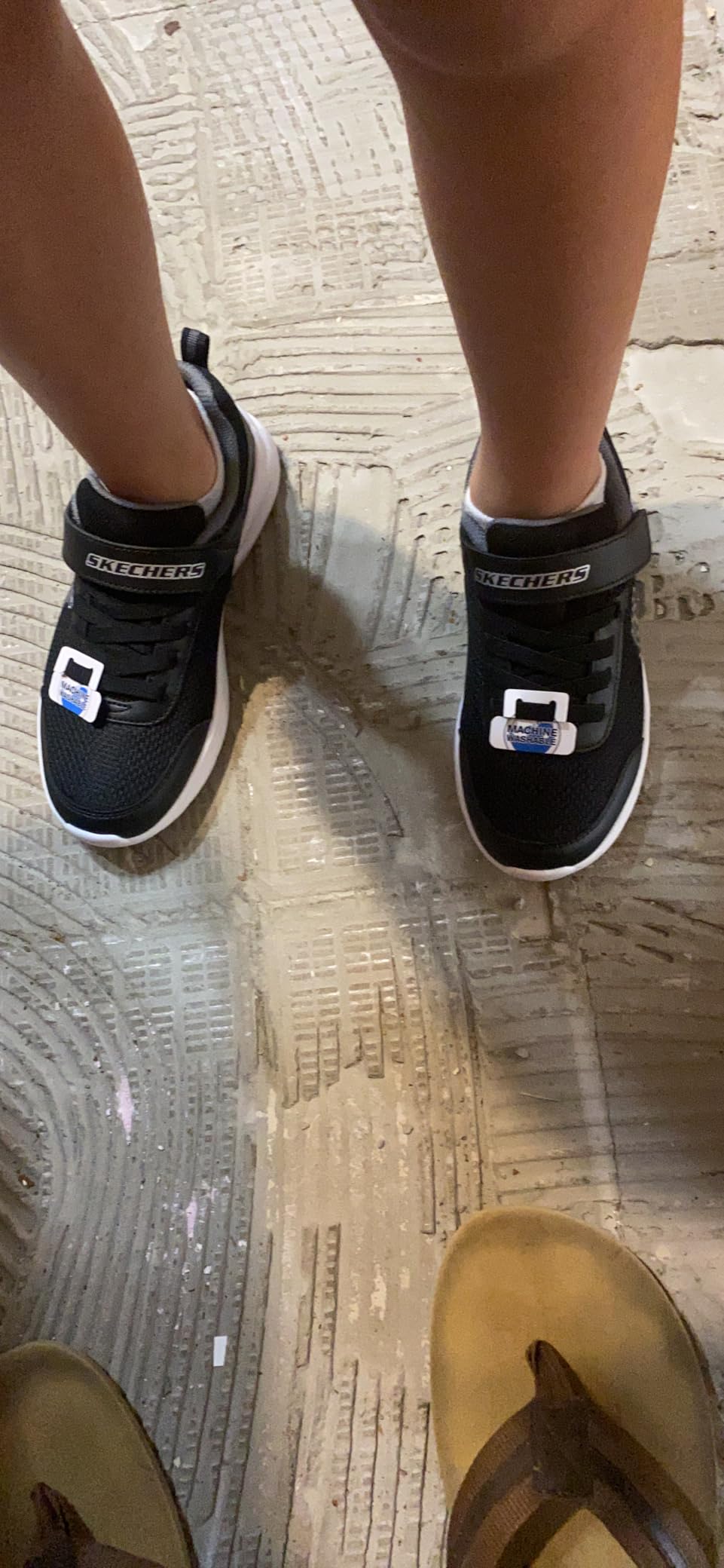 Close-up of Skechers Dynamatic mesh upper construction and synthetic overlays