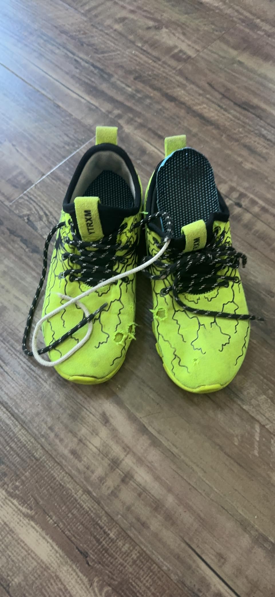 YTRXM Boys Sneakers durability issues sole separation holes kids shoes wear damage