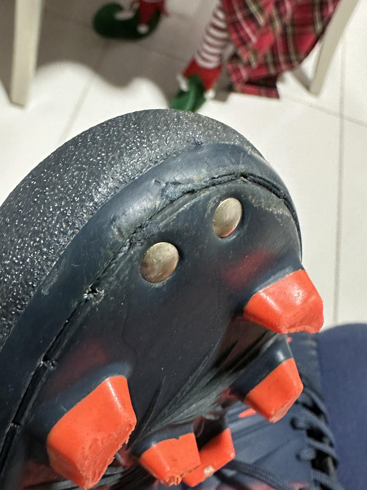 LEOCI marketing claims versus real performance comparison showing actual cleat features