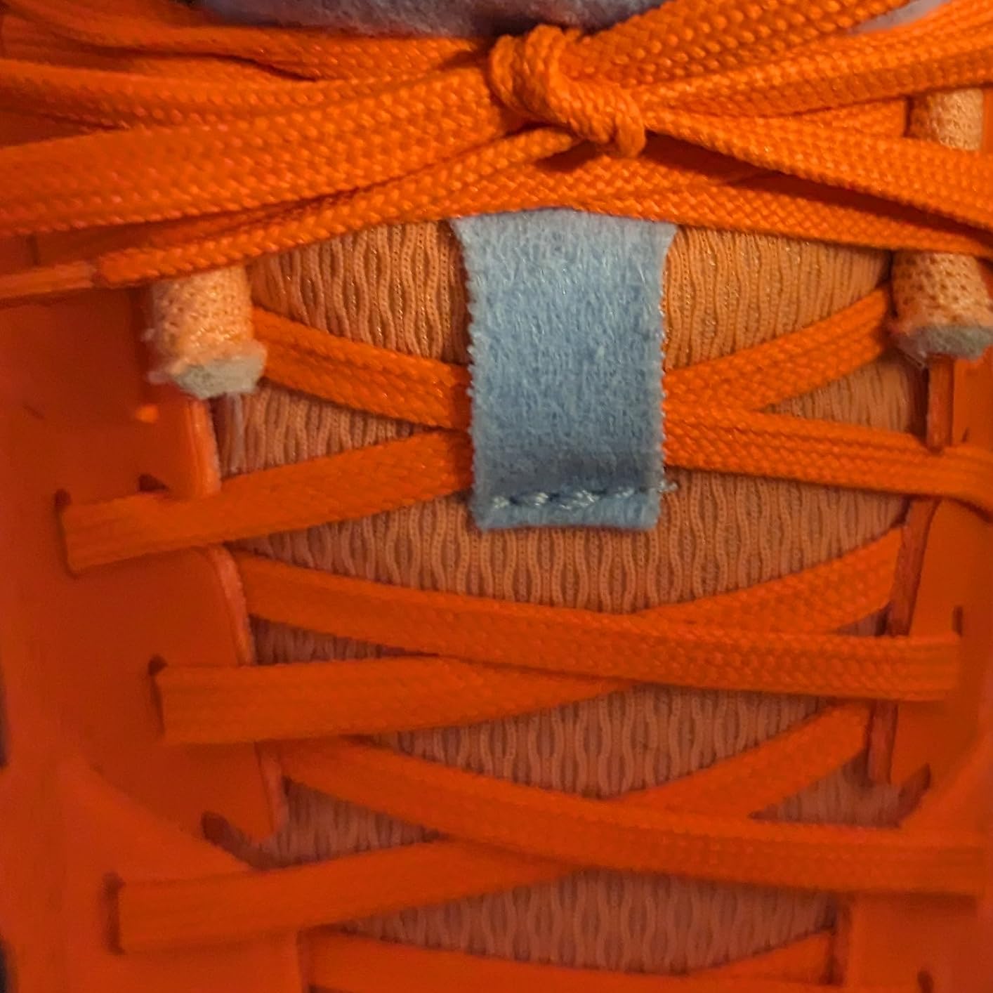 Community feedback showing mixed reviews from casual runners and daily wear users