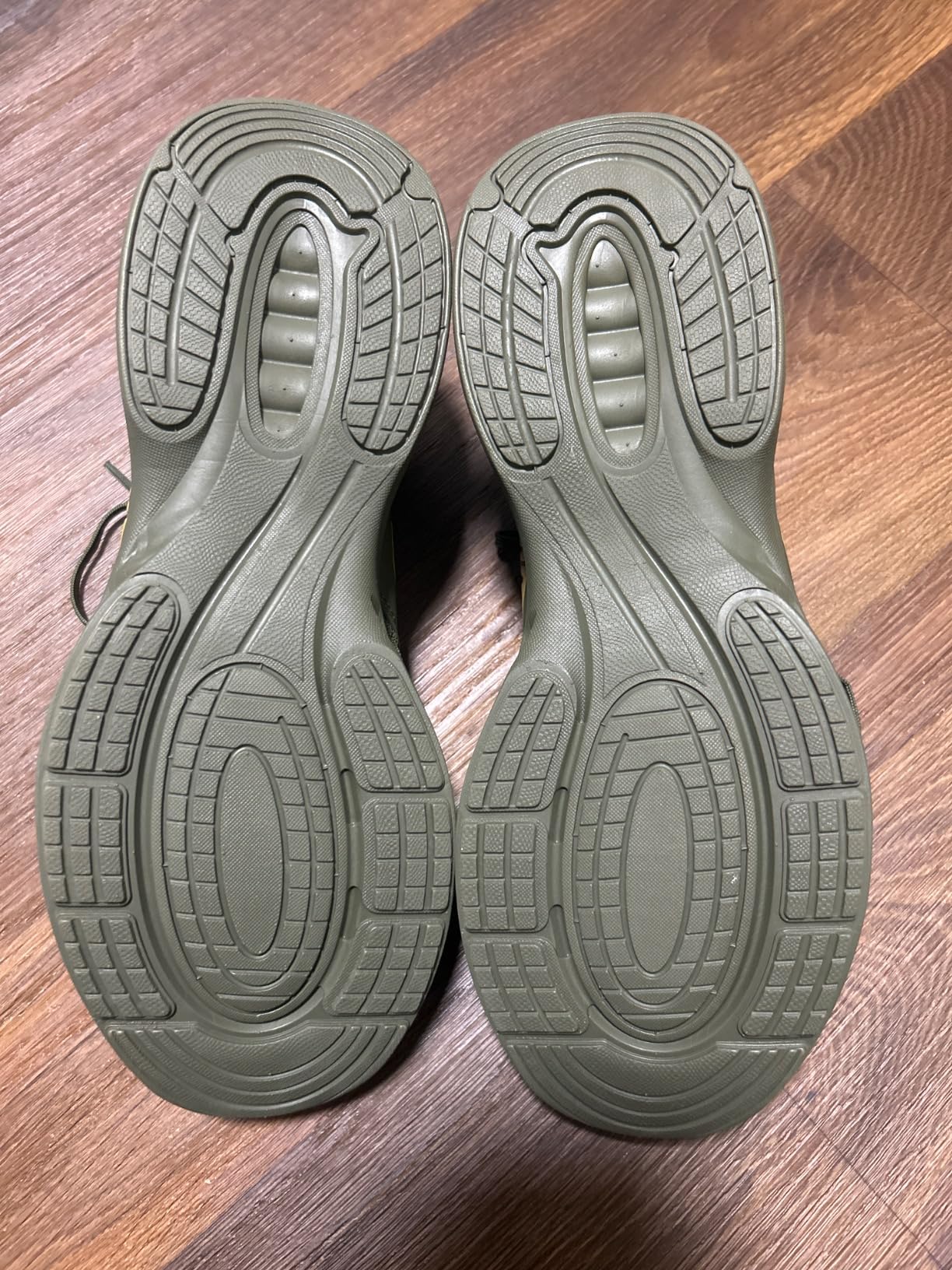 Giniros slip on sneakers showing mesh upper construction and EVA sole design