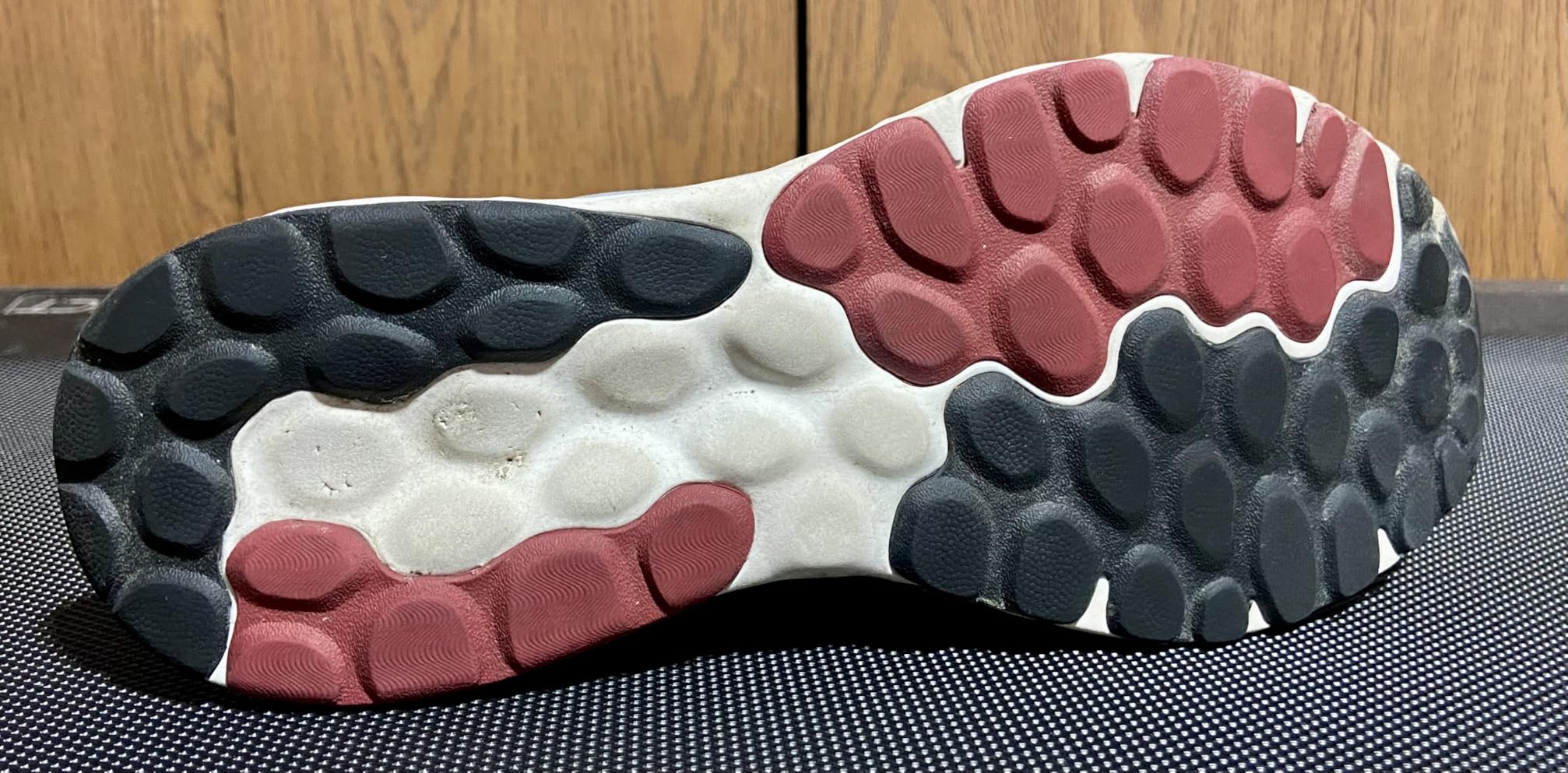 New Balance 520 V8 midsole and outsole showing EVA foam cushioning and rubber tread pattern