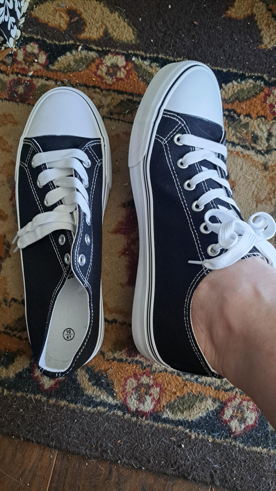 Final product shot of ZGR canvas shoes showing overall design and quality