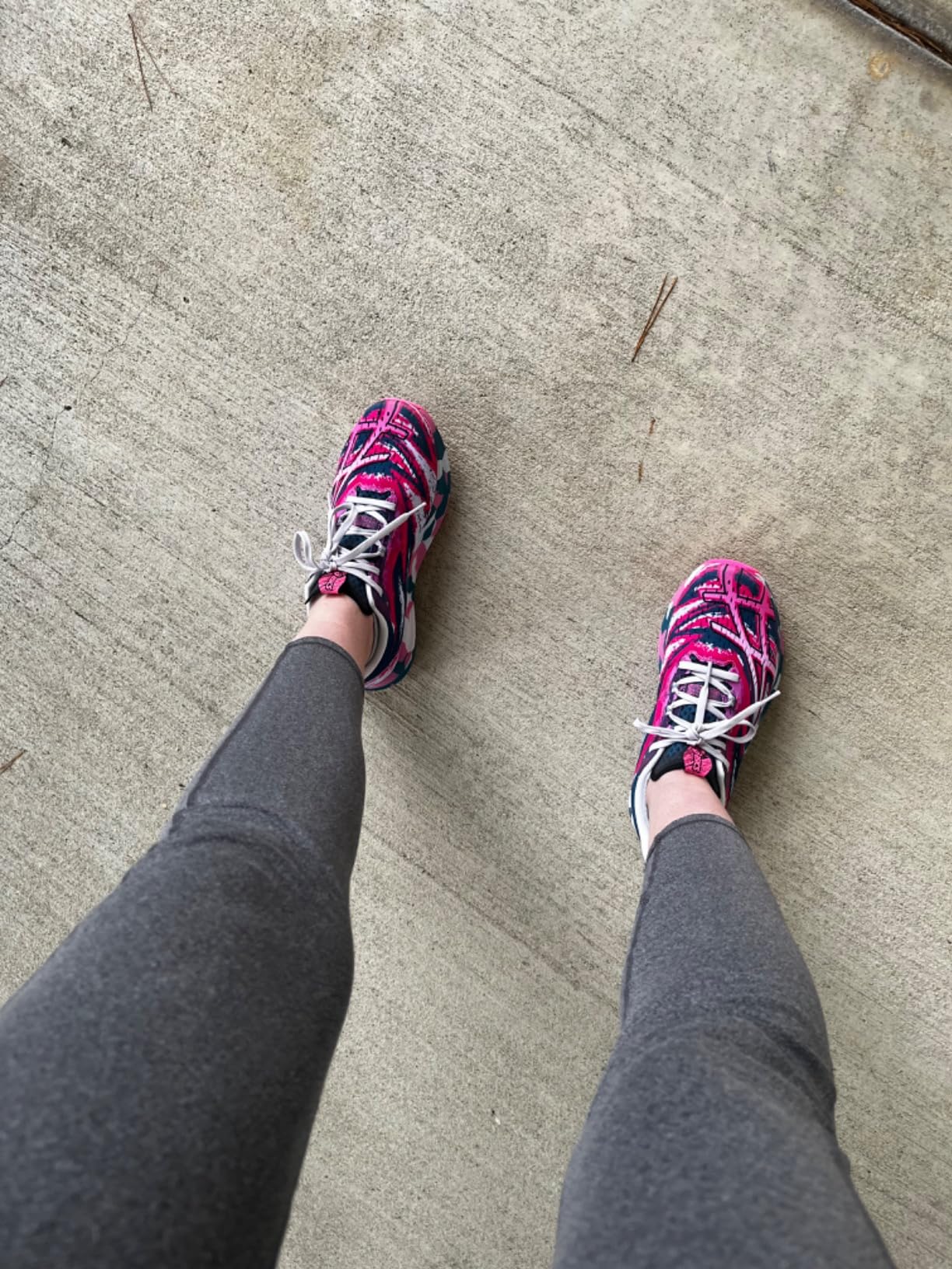 Close-up view of ASICS Noosa TRI 15 upper mesh construction and colorful pattern design