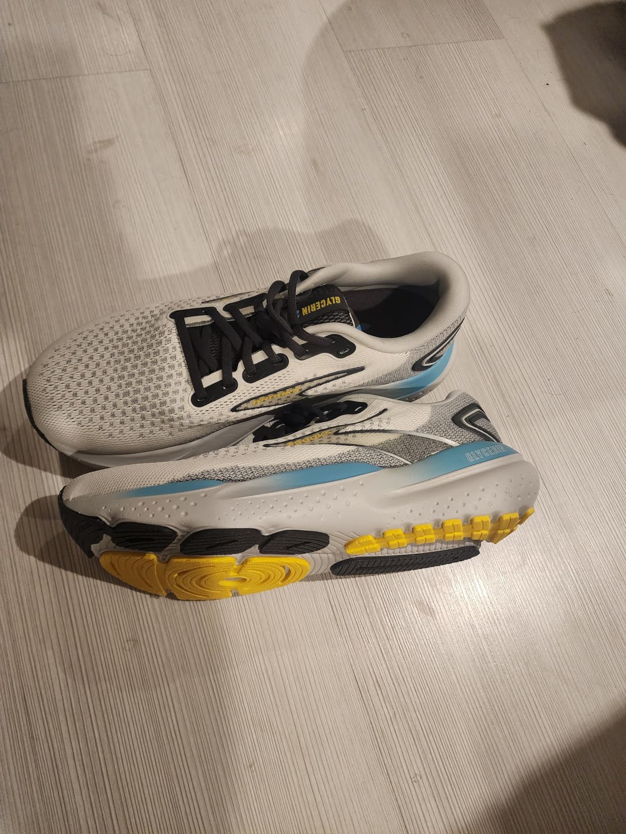 Brooks Glycerin 21 midsole DNA Loft v3 cushioning technology in cross-section view