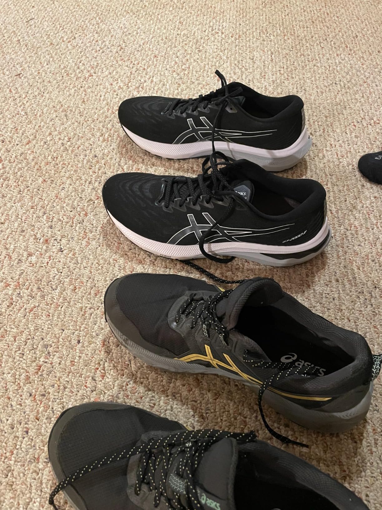 ASICS Gel-Venture 9 outsole tread pattern showing trail-specific lugs and wear