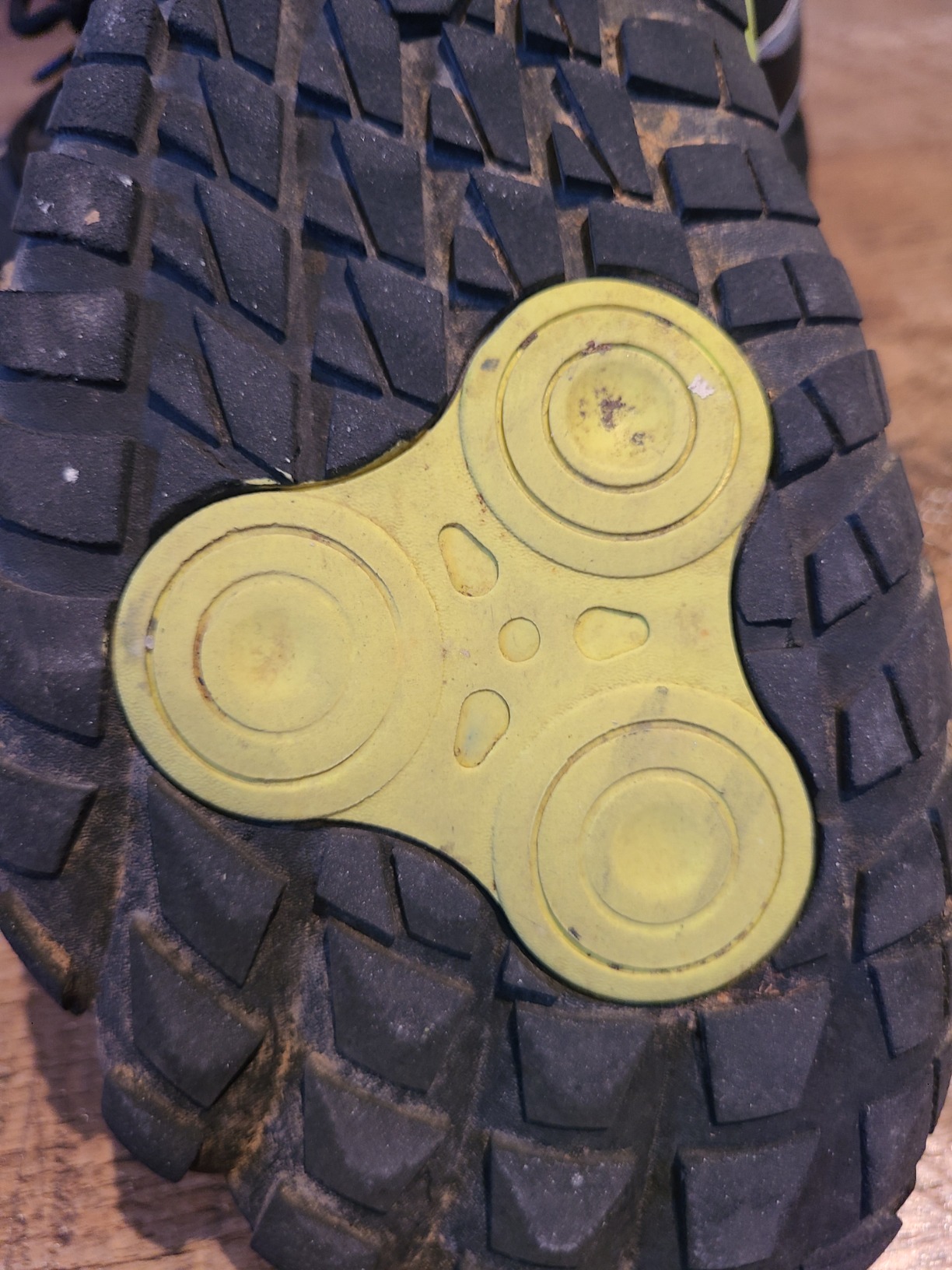Before and after comparison showing wear patterns on Oranginer shoes after extended testing