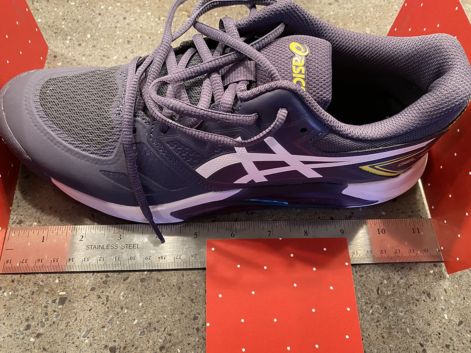ASICS Gel-Challenger 13 outsole pattern showing court traction design and wear patterns