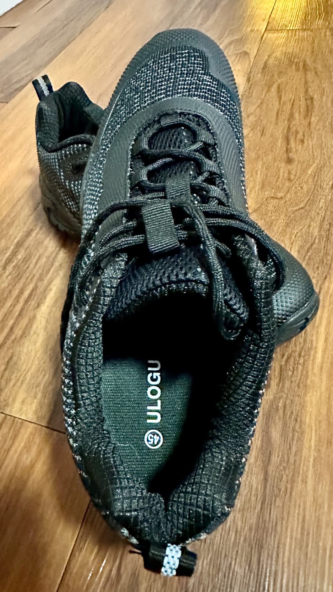 ULOGU hiking shoes sole pattern showing tread design for traction