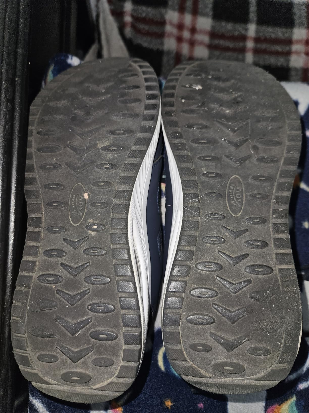 Bottom view of AOV shoes showing non-slip rubber sole pattern and arch support technology
