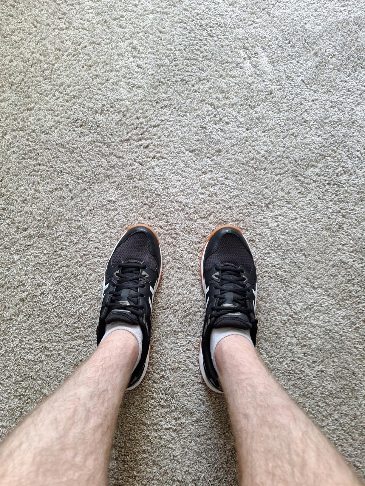 ASICS court shoe sole pattern showing non-marking rubber outsole with flex grooves and Trusstic technology
