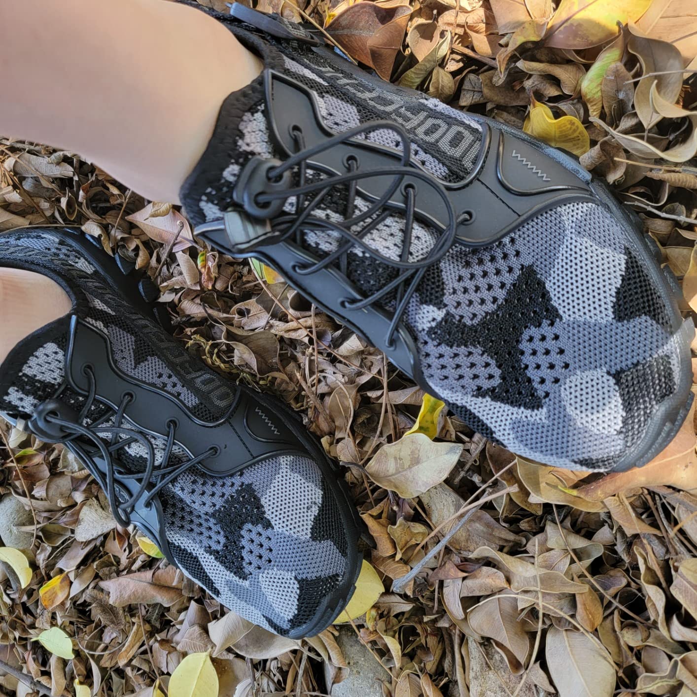 Side profile showing the heel strap and ankle support design of TANGYUGEN water shoes