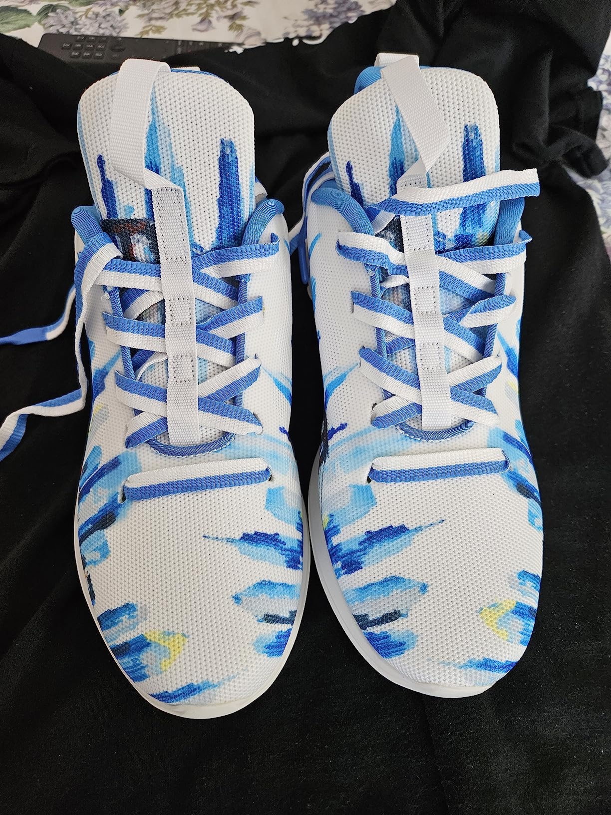 Final product shot of Soulsfeng mens running shoes showing overall design and value proposition