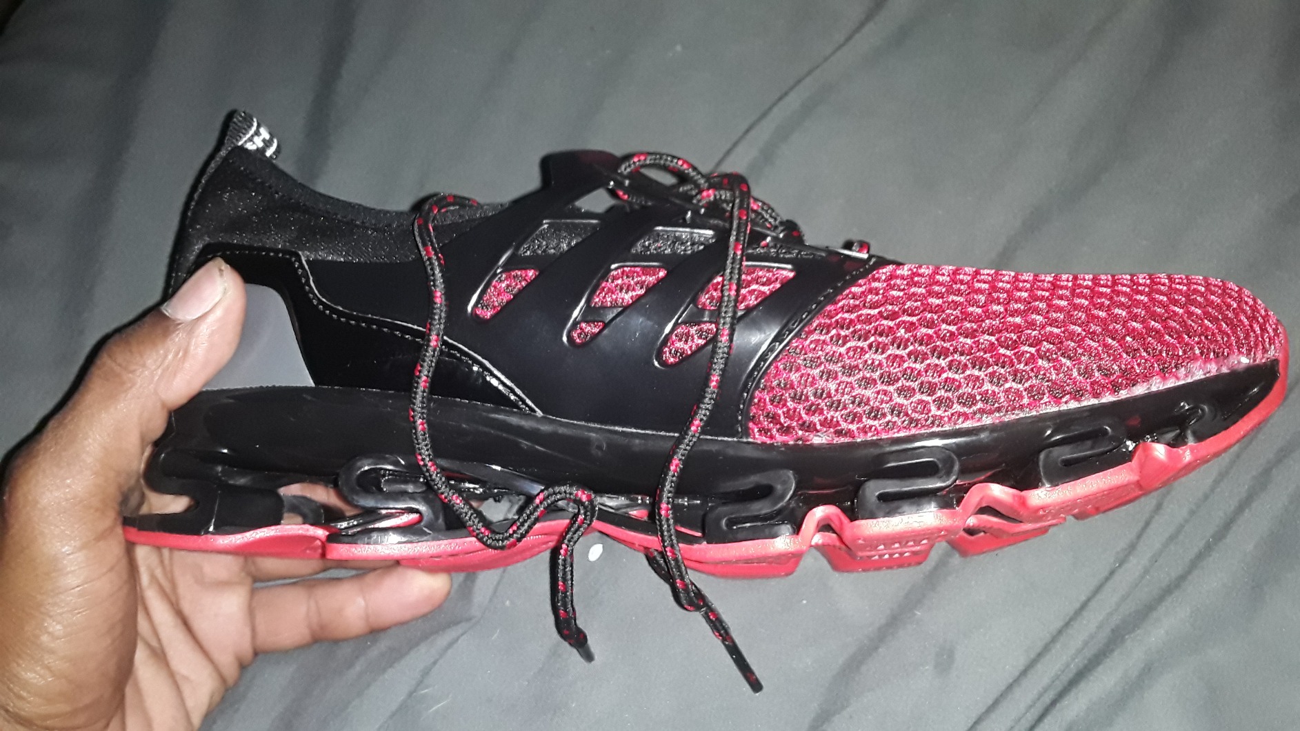 Close-up view of SKDOIUL shoe mesh upper material and construction quality details