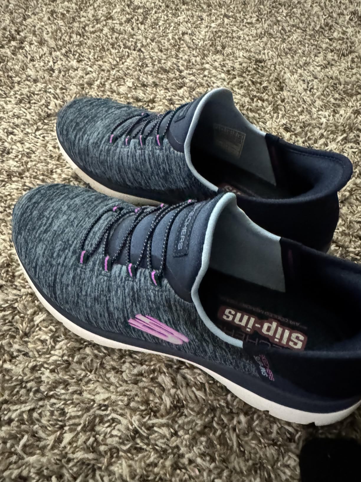 Skechers slip-in technology showing exclusive heel pillow design and stretch lace system