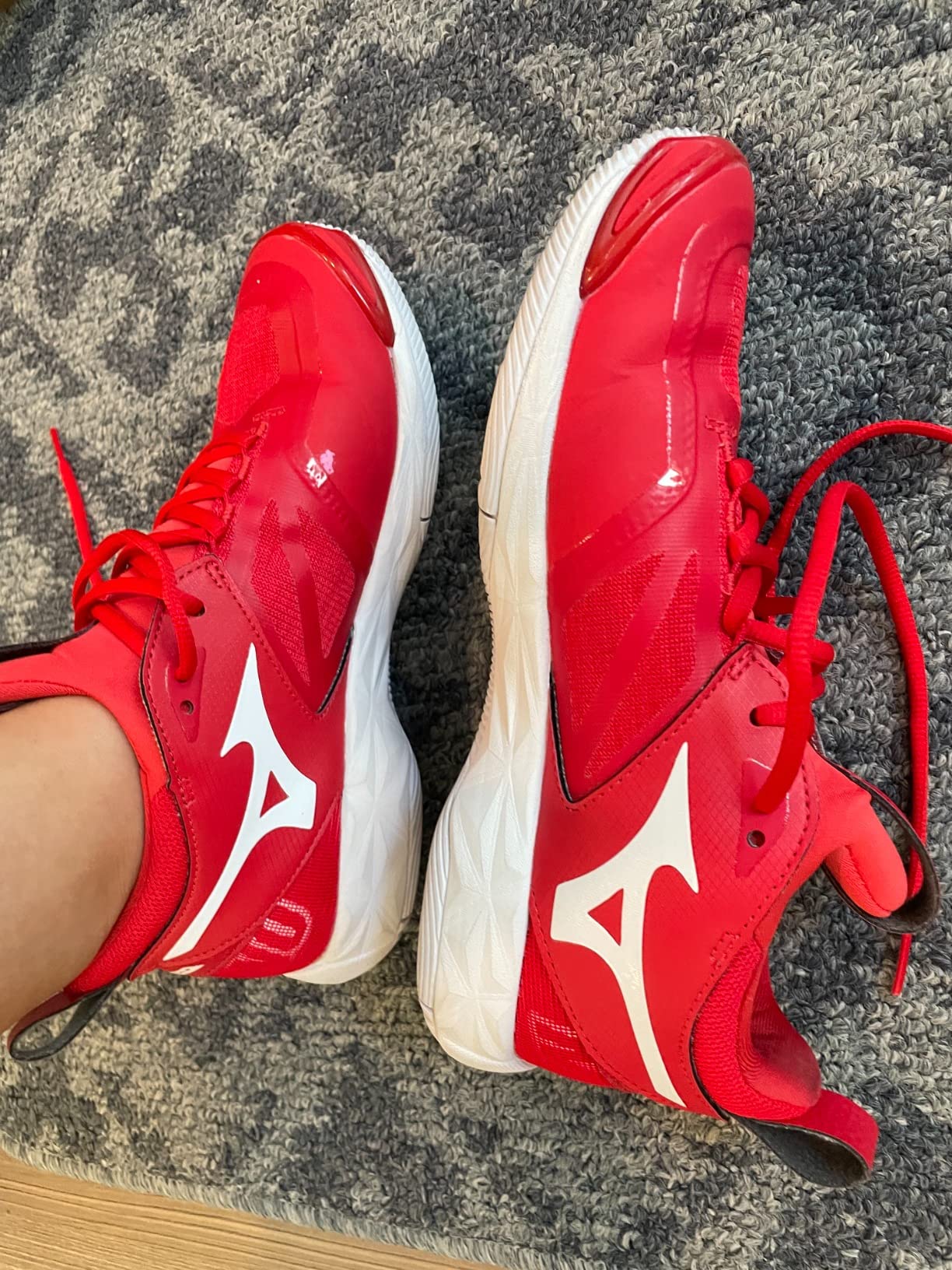 Close-up on the wear of the inner shoe after four months of volleyball play