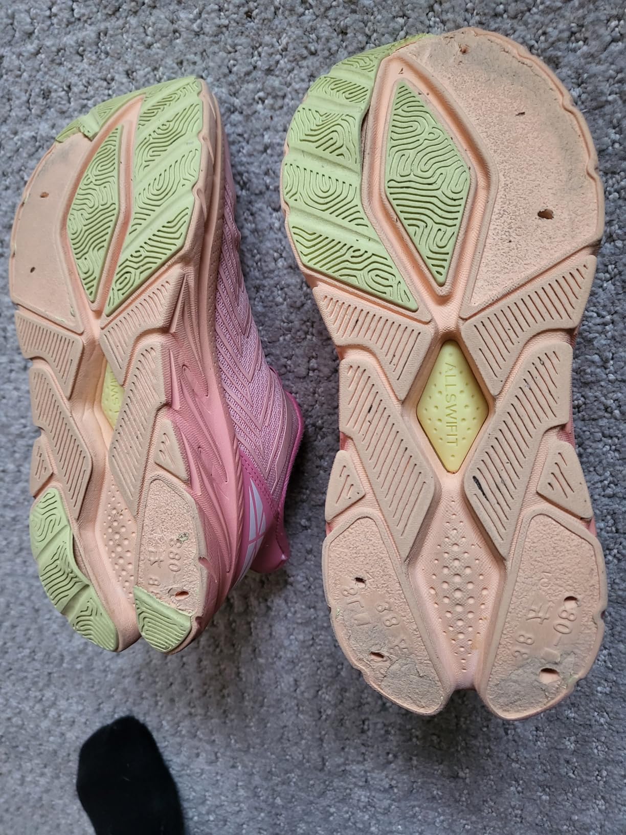 Side profile view of women's slip-on sneaker highlighting TPU anti-torsion plate and heel support