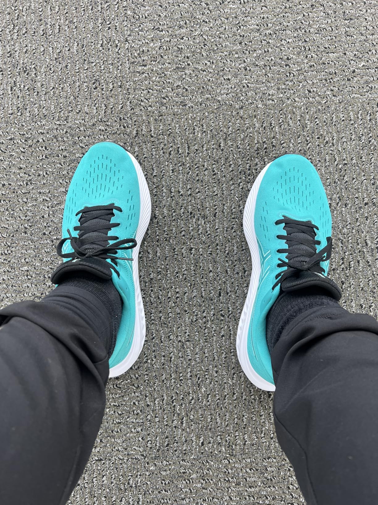 ASICS Gel-Excite 10 side profile showing engineered mesh upper and AMPLIFOAM midsole technology