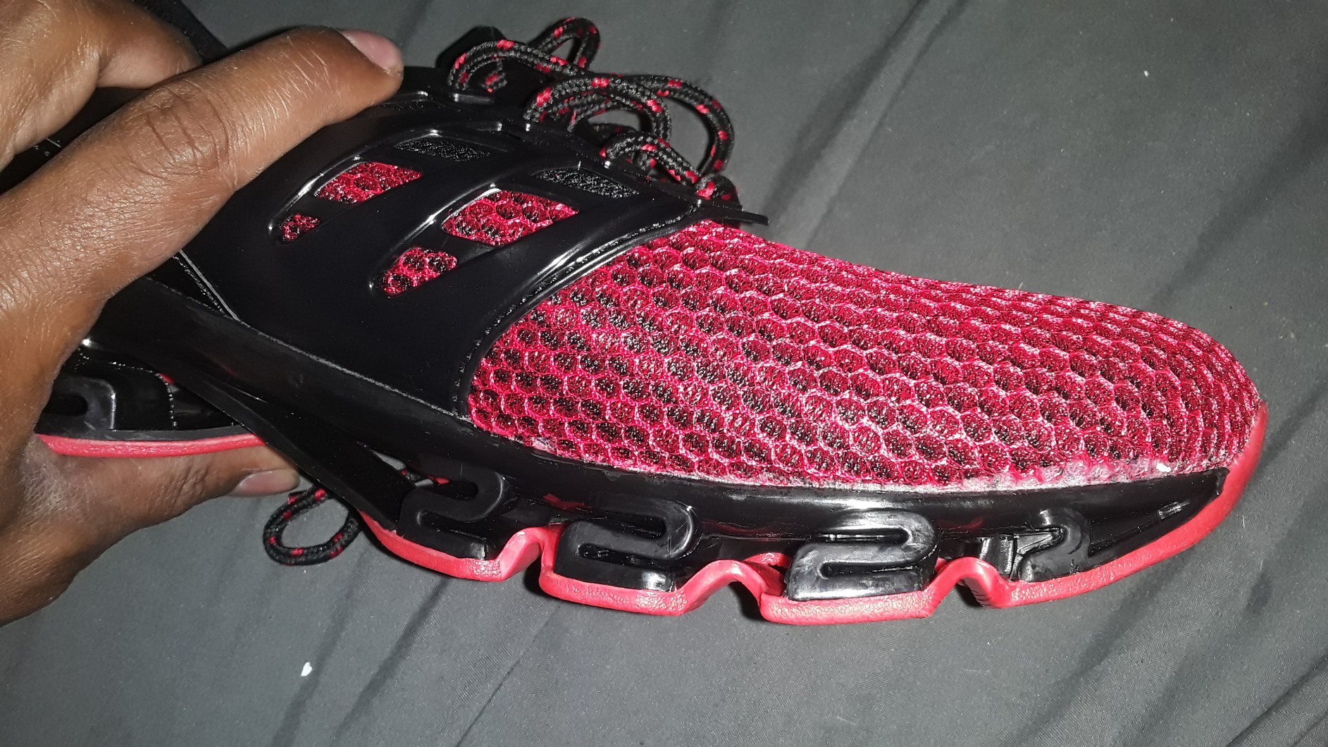 SKDOIUL running shoes during outdoor testing showing traction pattern and wear indicators