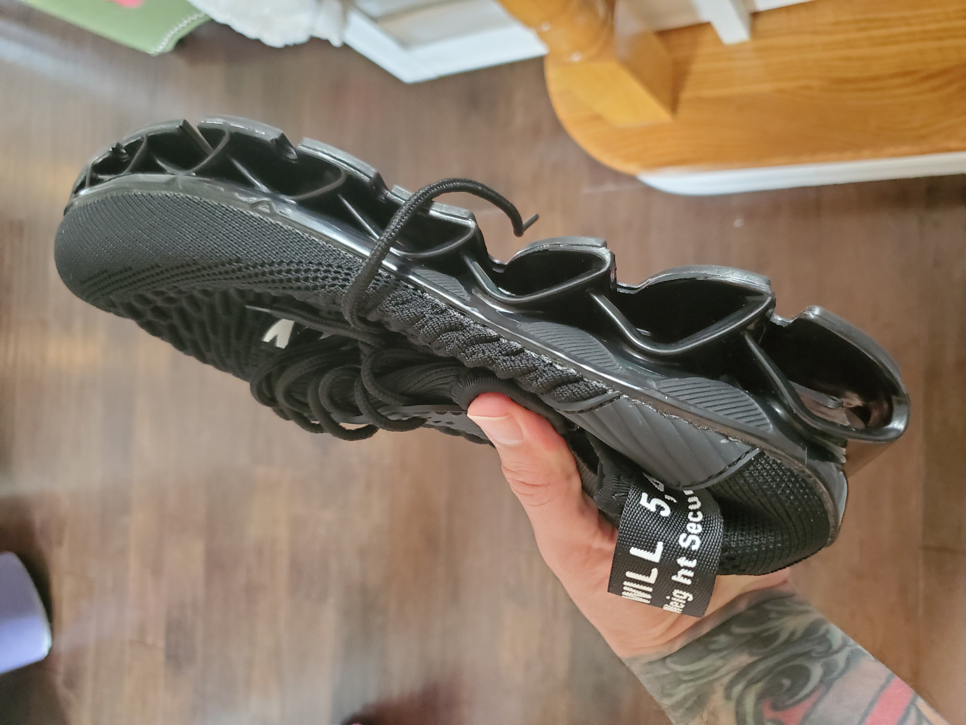 Men's Running Shoes showing potential durability issues with construction details