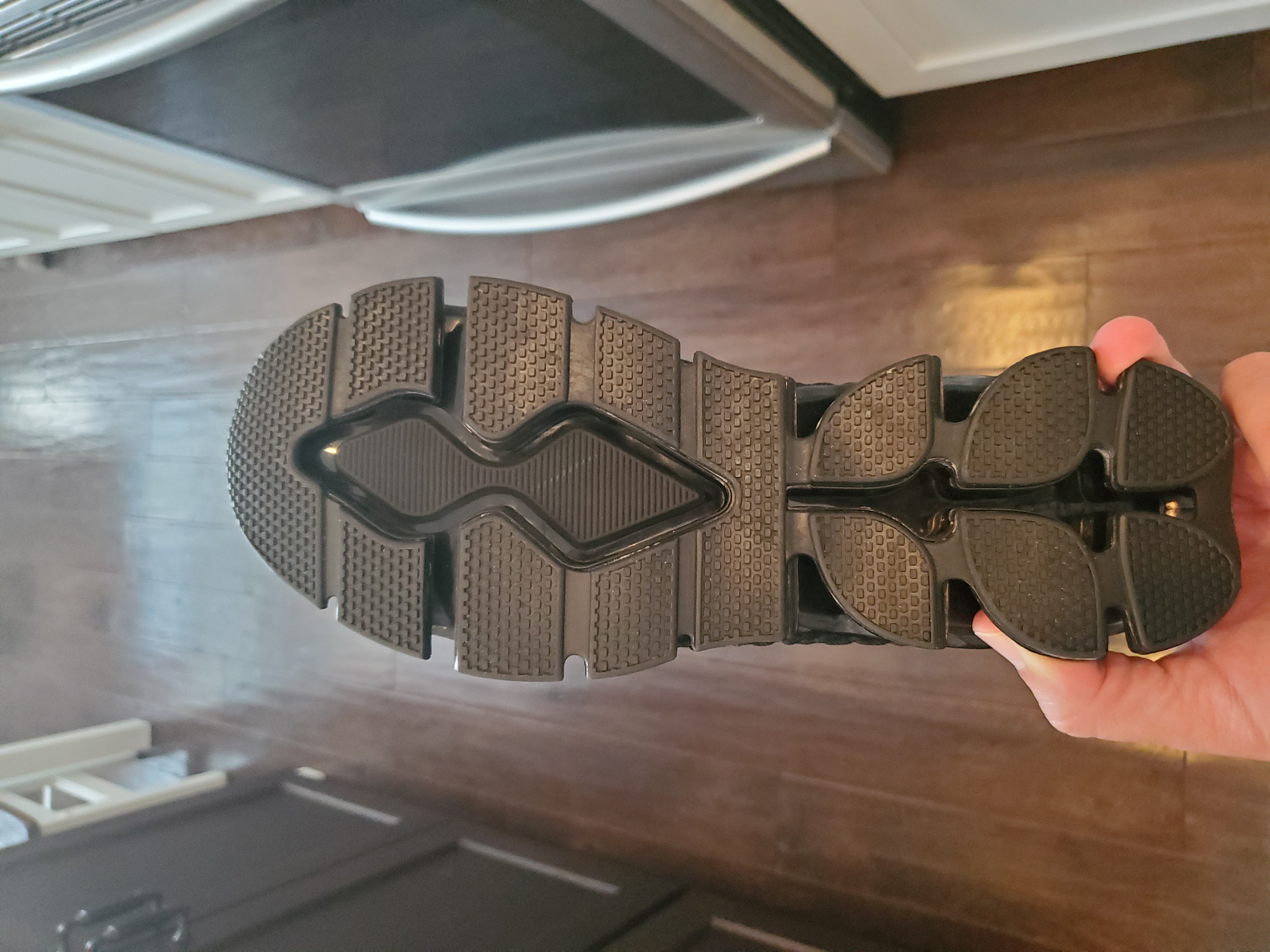 Men's Running Shoes performance testing showing different angles and usage scenarios