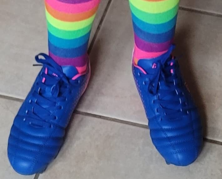 DREAM PAIRS cleats showing true-to-color accuracy and build quality