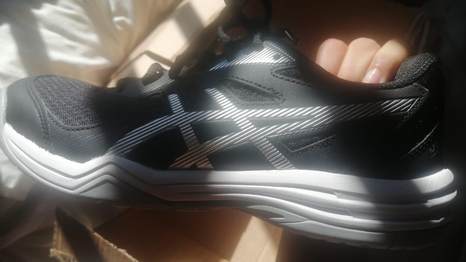 ASICS Upcourt 5 design features and construction details