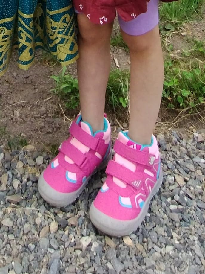 Community feedback photo showing Mishansha kids hiking boots in real family outdoor activities and adventures