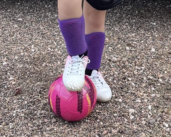 On-foot photo of child wearing JABASIC kids soccer cleats before a game
