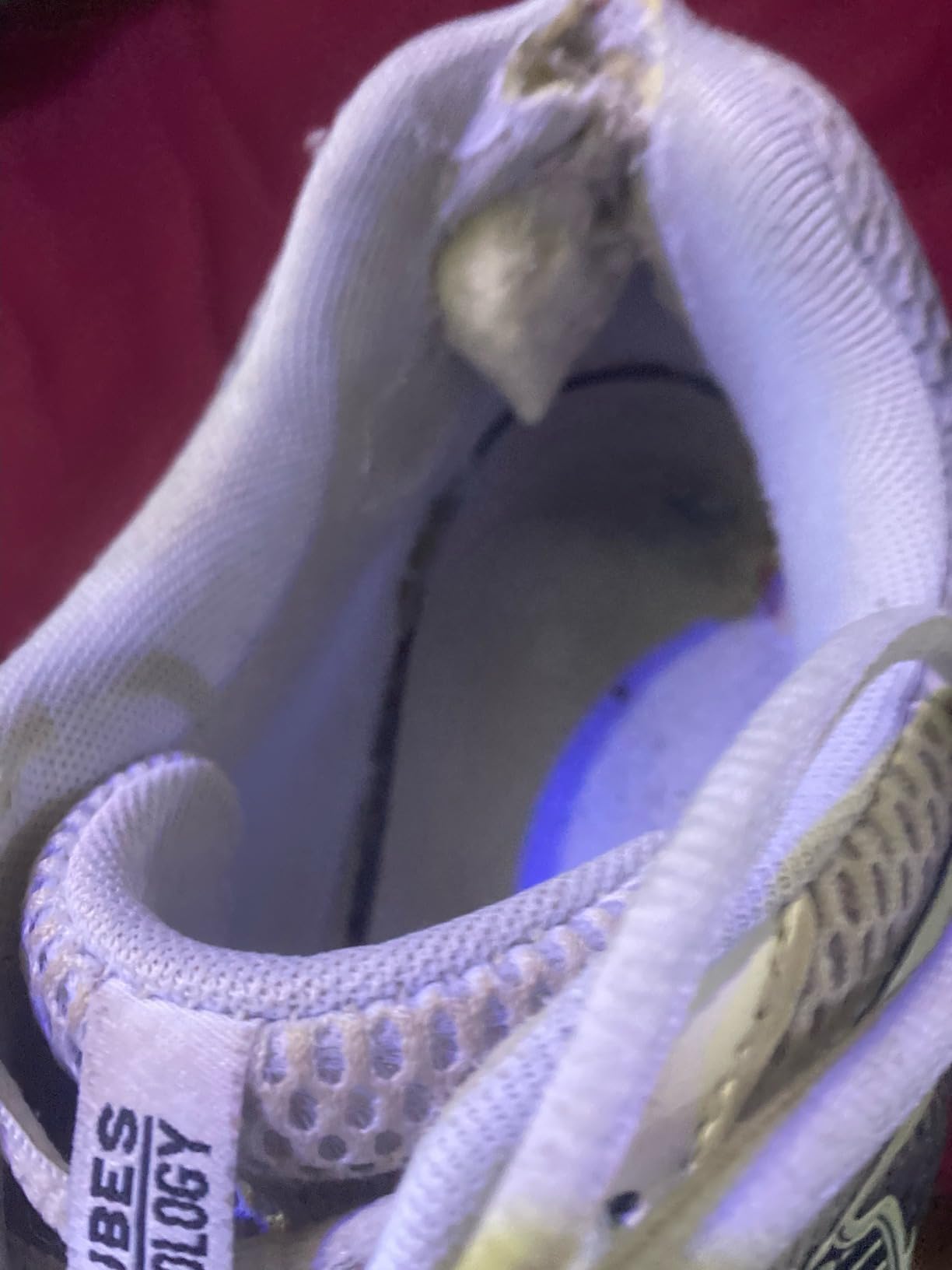 Detailed view of tube separation issue showing durability concerns with intensive use