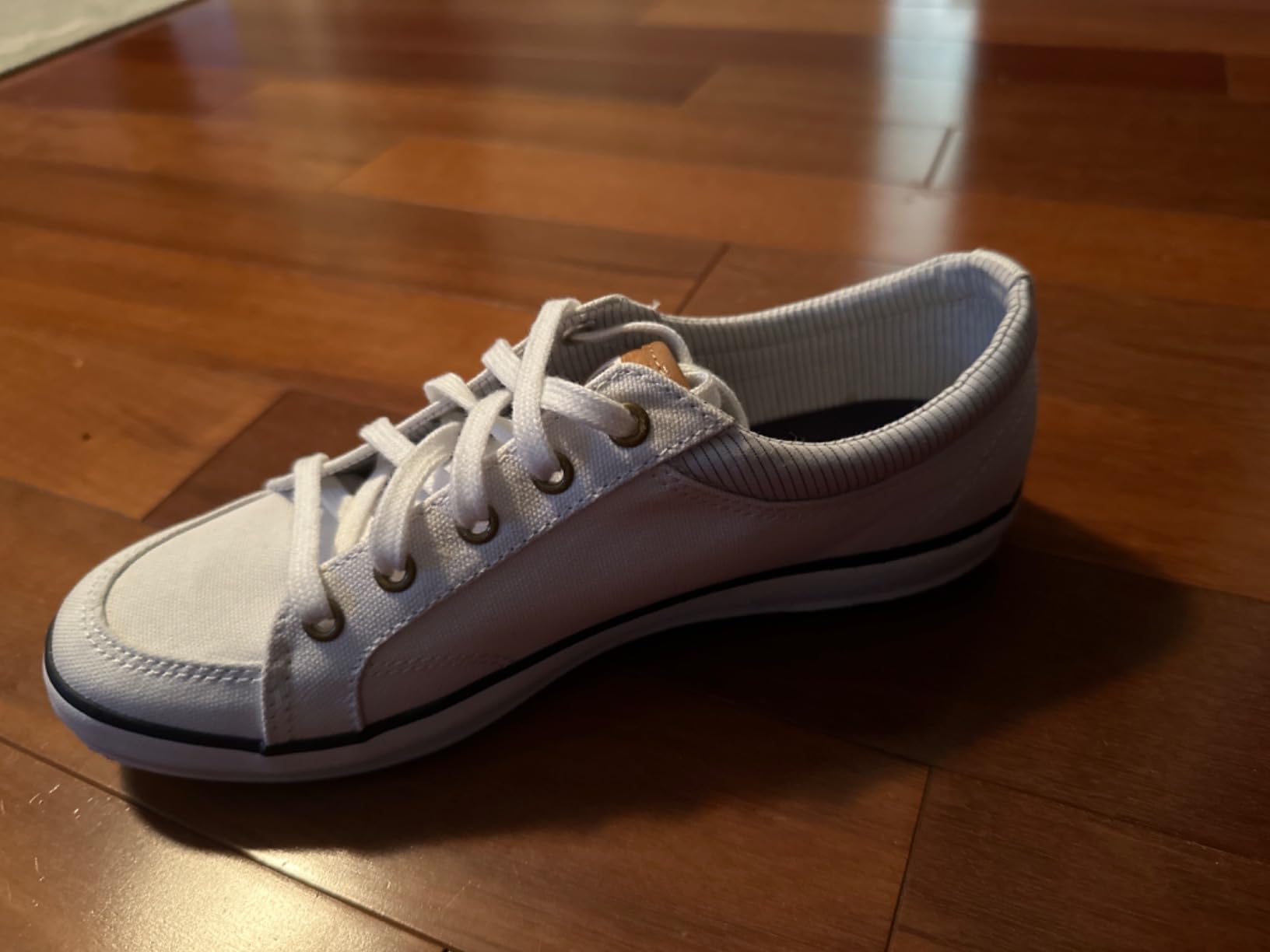 Comparison showing material inconsistency between advertised leather and actual canvas construction