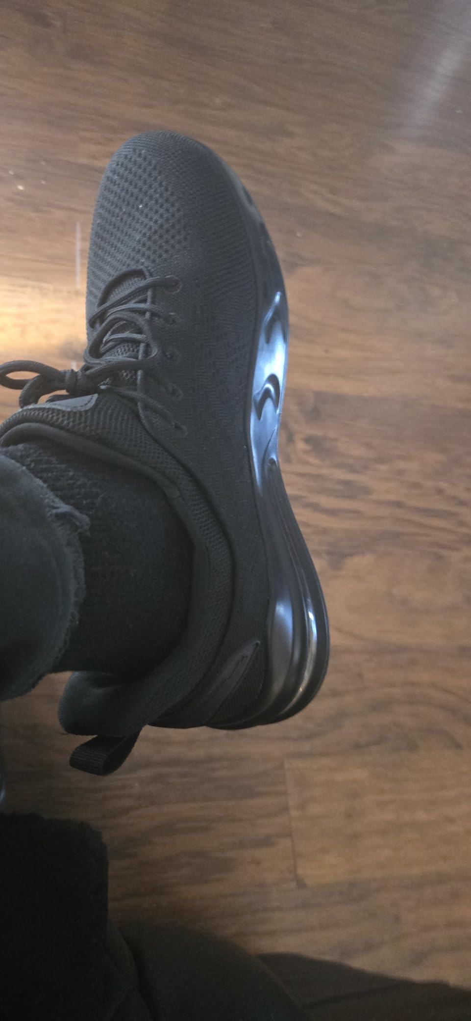 Real customer feedback showing mixed reviews of LARNMERN work shoes