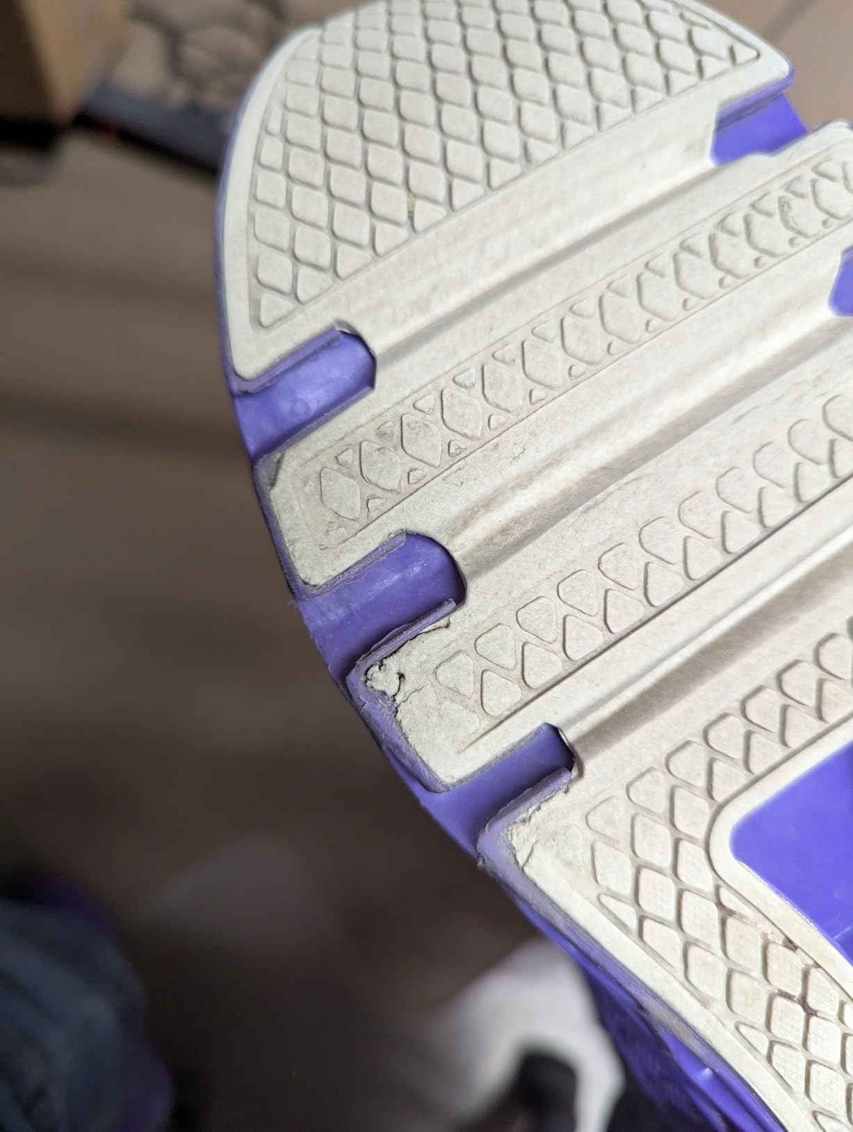 Comparison view of SKDOIUL shoes showing both positive design elements and potential wear points