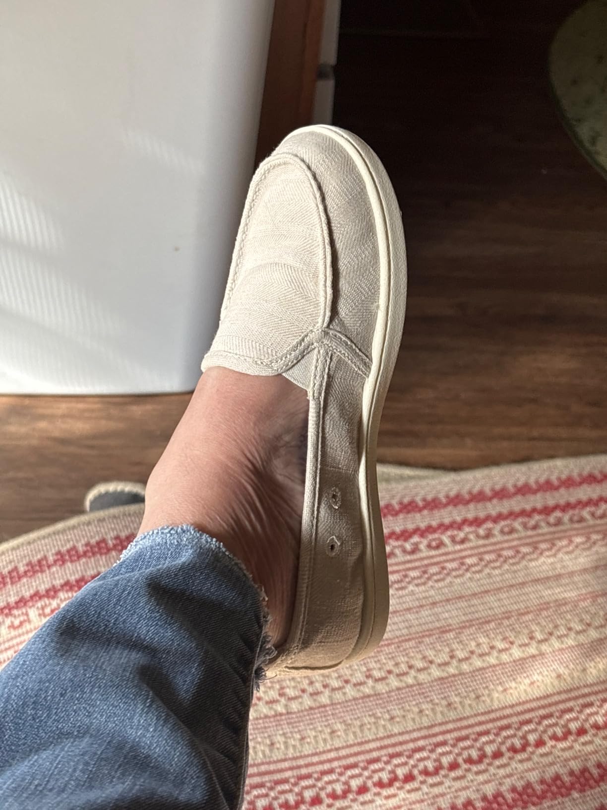 Final assessment showing Roxy Minnow slip-ons with rating visualization