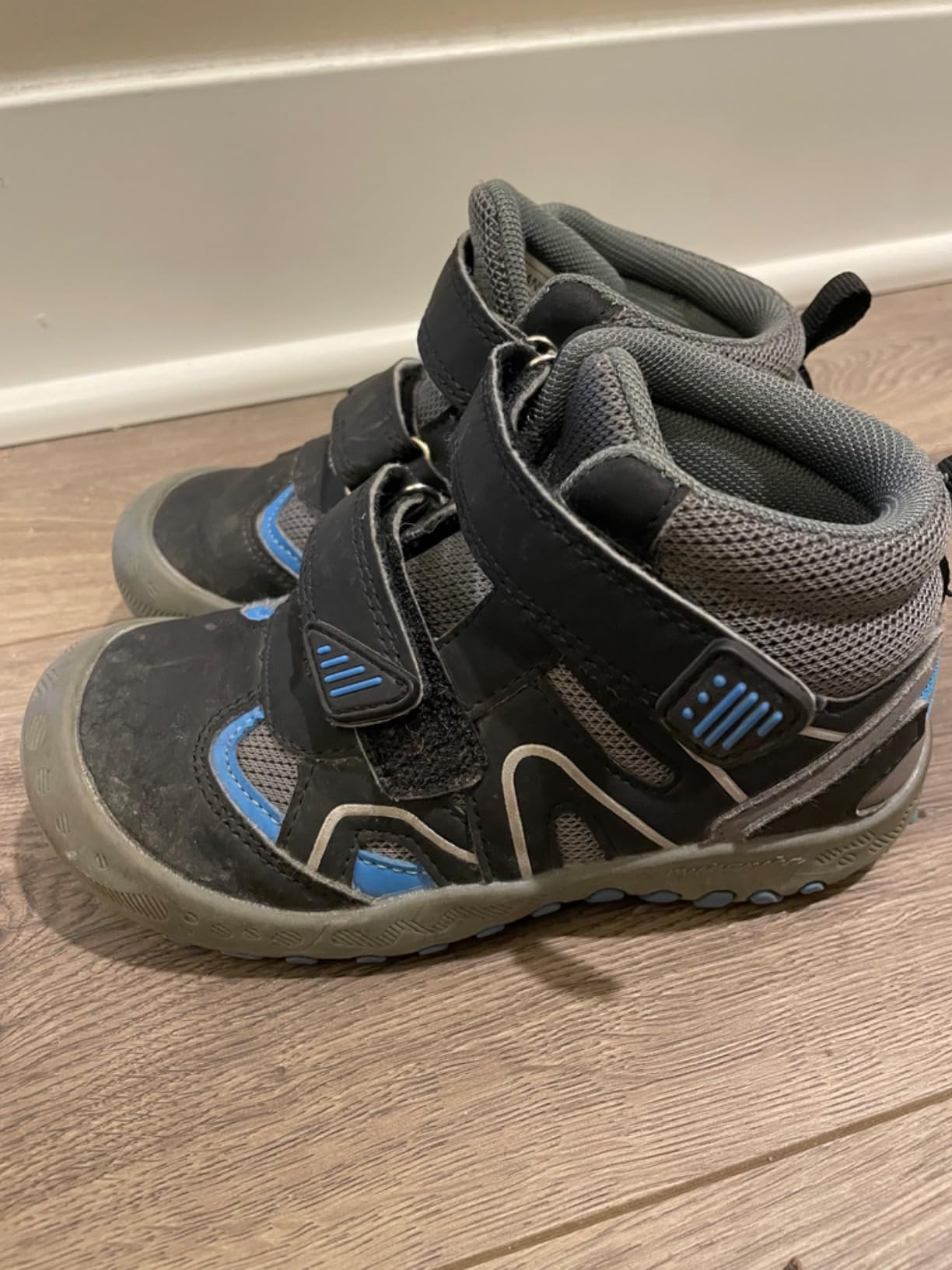 Close-up view of Mishansha kids hiking boots showing dual velcro strap closure system and protective toe cap