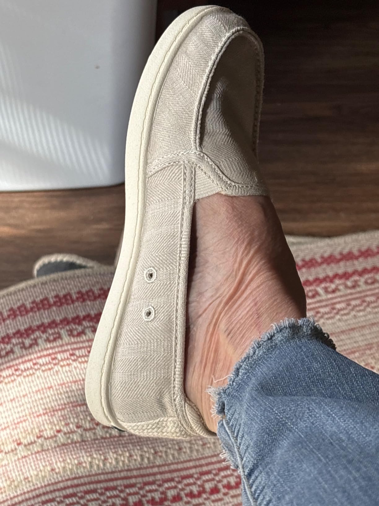 Final recommendation showing Roxy Minnow slip-ons in lifestyle setting