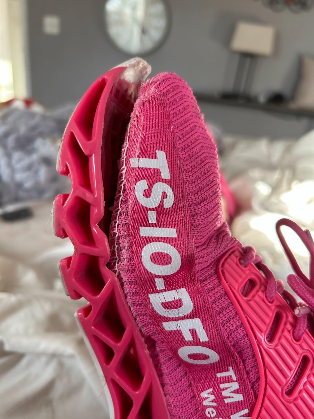 User photo showing actual wear damage and sole separation on FRSHANIAH shoes