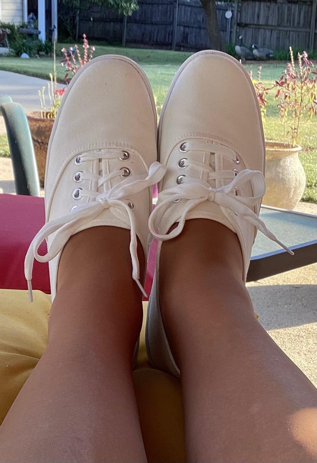 TUOPIN white canvas sneakers styled for everyday casual wear
