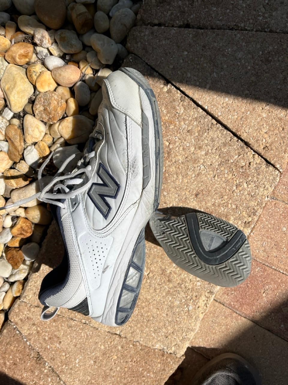 New Balance 806 sole separation showing quality control issues