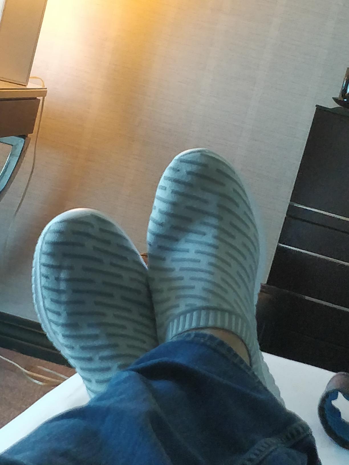 TIOSEBON walking shoes lifestyle shot showing everyday casual wear with jeans and typical daily activities