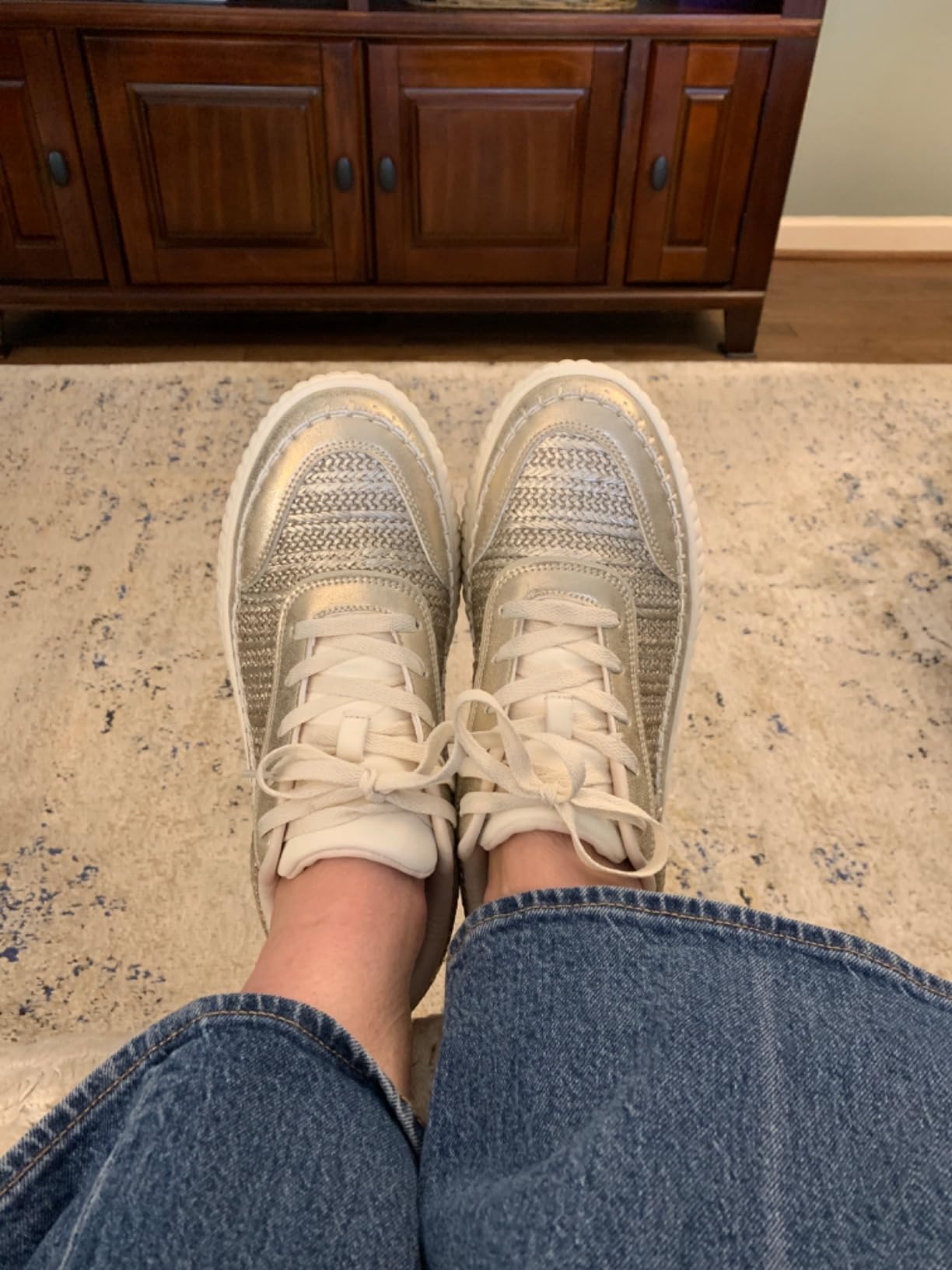 On-foot lifestyle shot of DREAM PAIRS platform sneaker in neutral tone