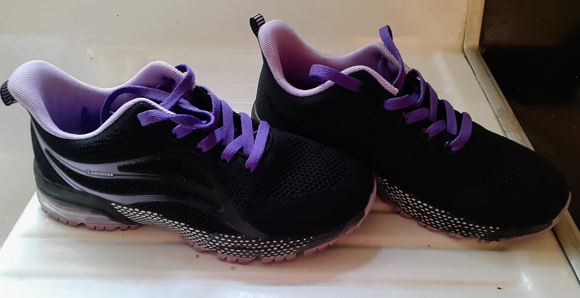 Lamincoa athletic shoes during workout use showing flexibility and performance