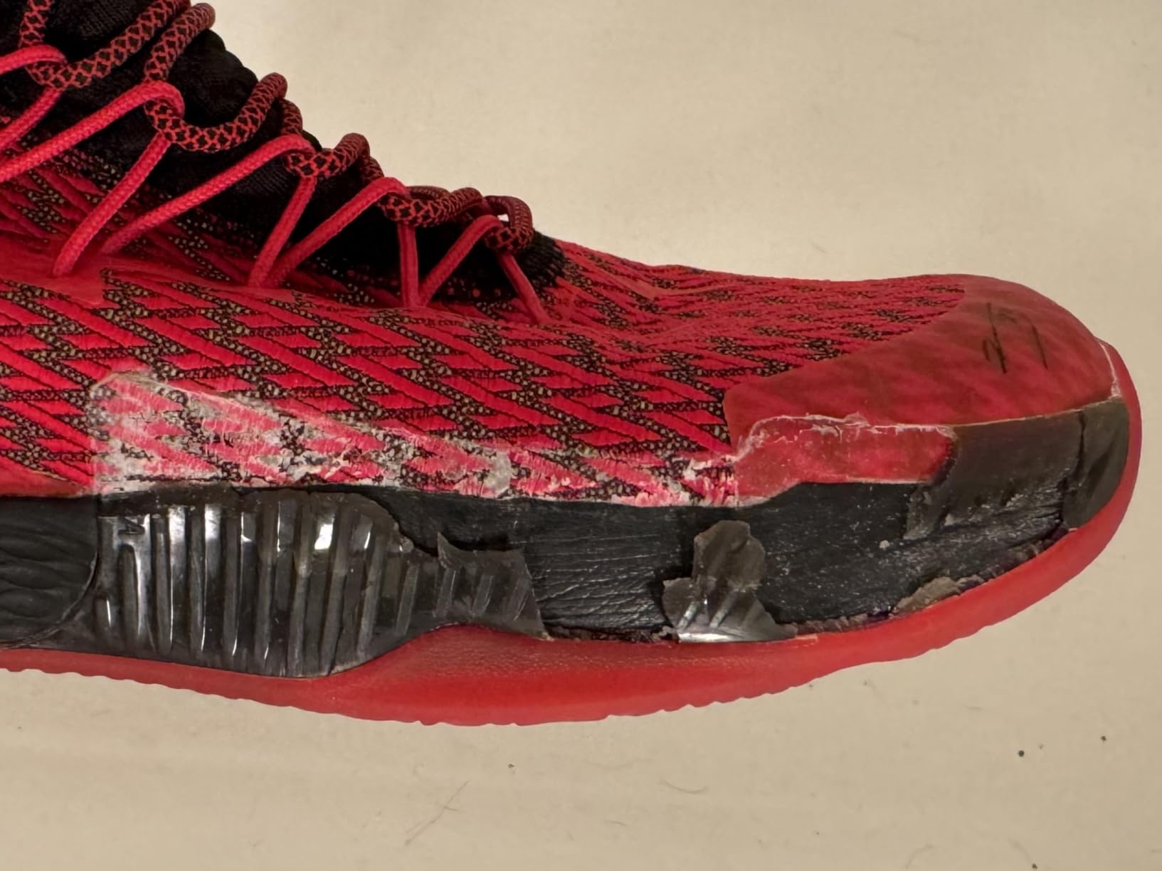 PEAK basketball shoe showing material separation and quality control issues after minimal use