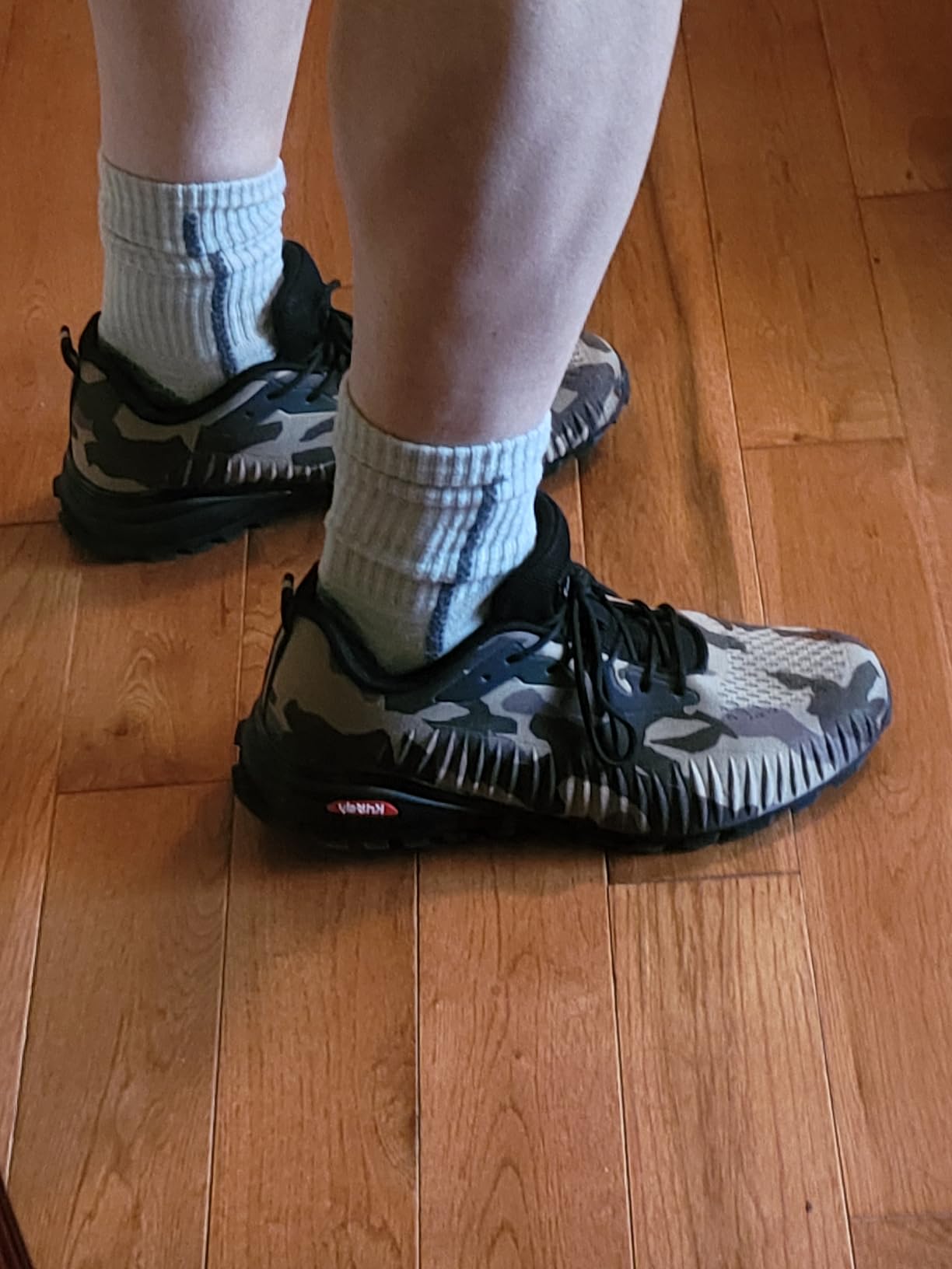 Cross-training usage showing Kricely shoes during gym workout session