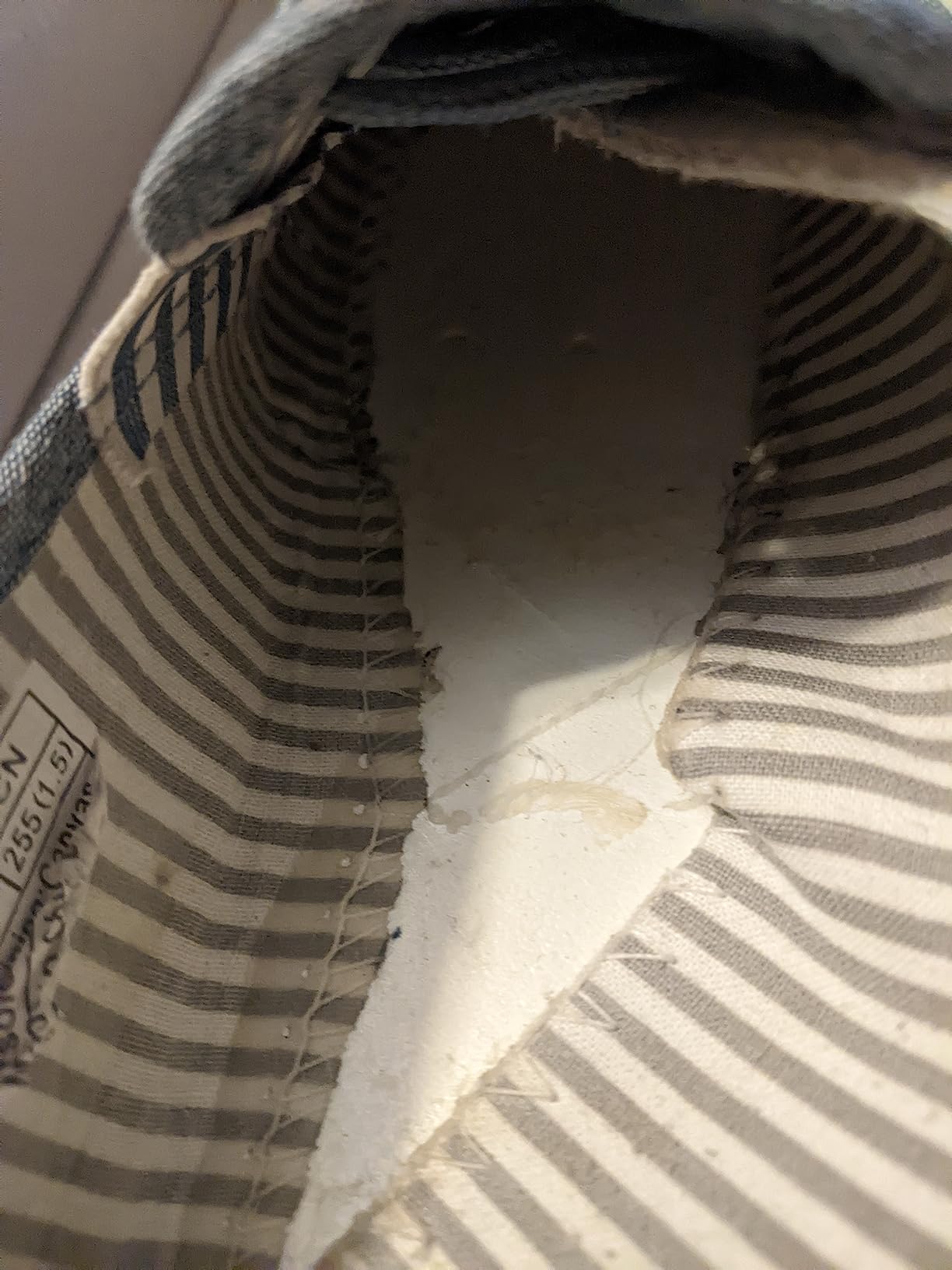 Kufeiti slip-on shoes compared to product marketing showing real-world appearance versus expectations