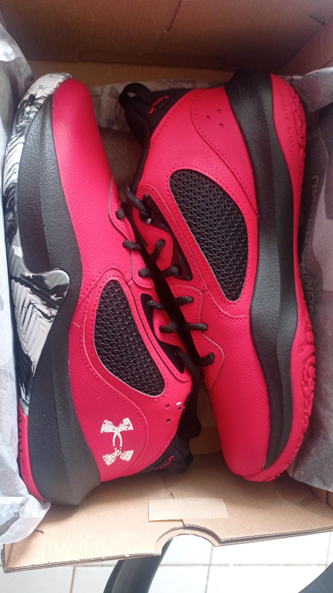 Under Armour Lockdown 6 showing advertised features - leather upper mesh panels and herringbone outsole pattern