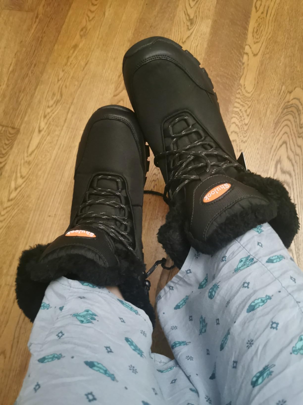 SHULOOK winter boots showing ankle support and high-top design for winter activities