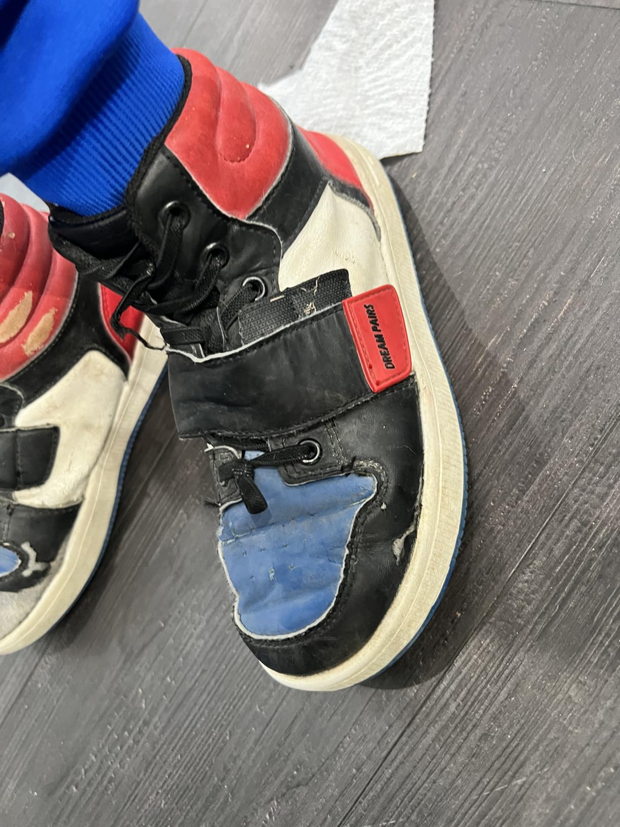 DREAM PAIRS kids basketball shoes showing construction details and materials