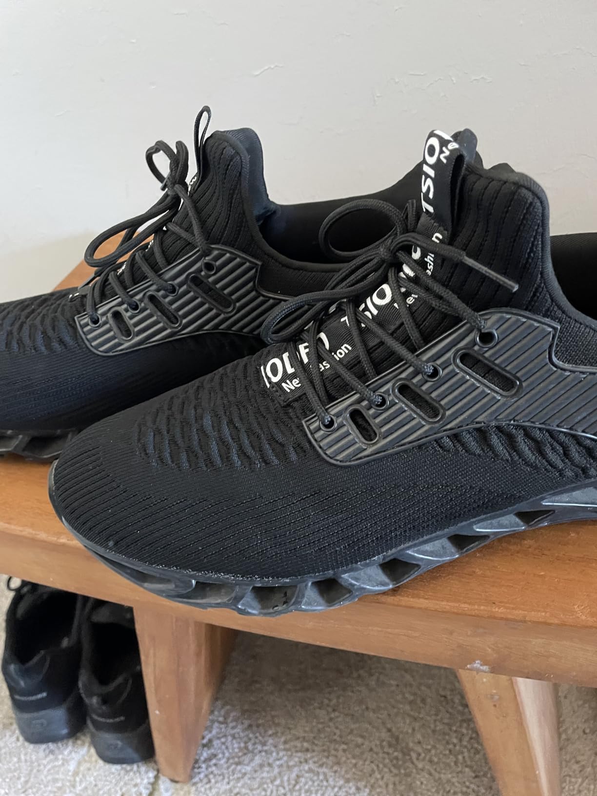 SKDOIUL running shoe showing side profile with mesh breathability and rubber outsole pattern